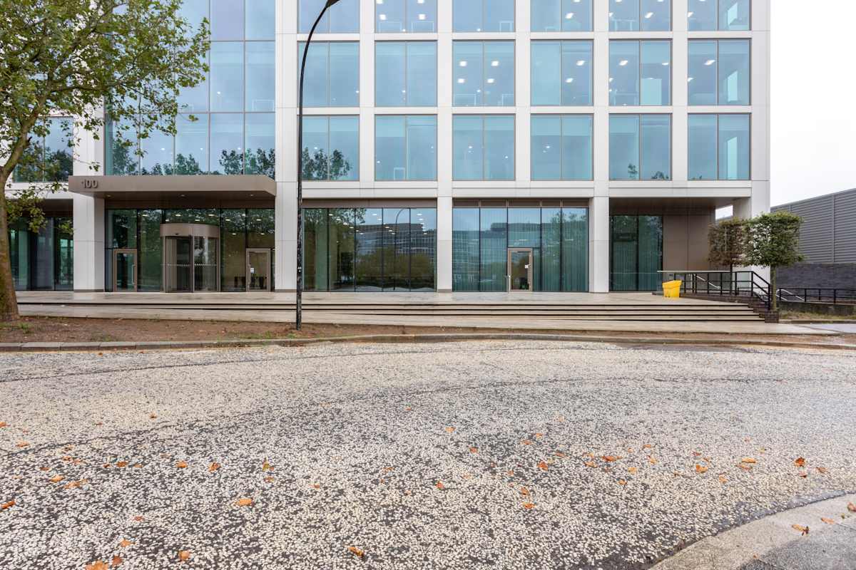 100 Avebury Boulevard - Regus