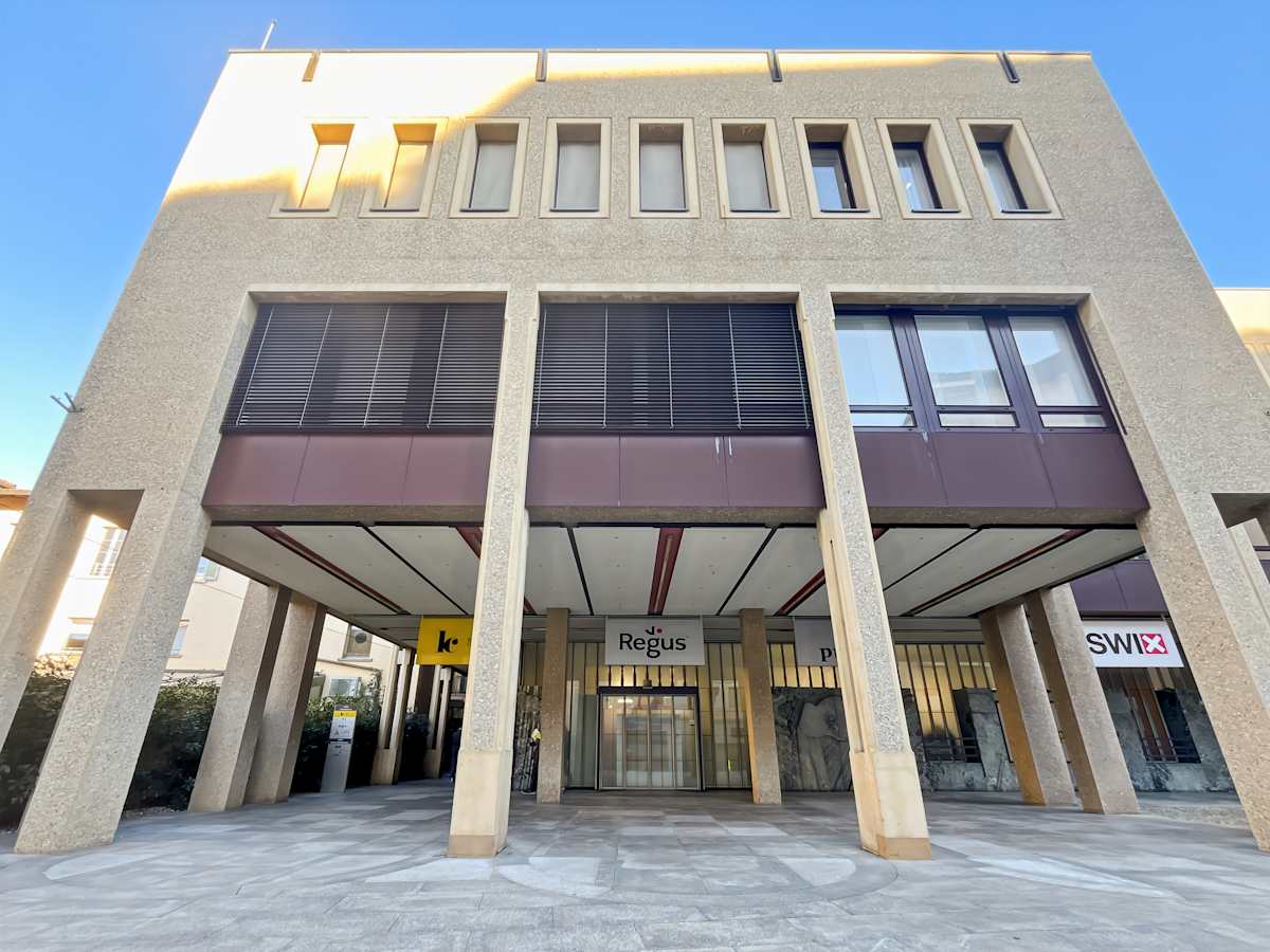 Via Canova 15 - Regus