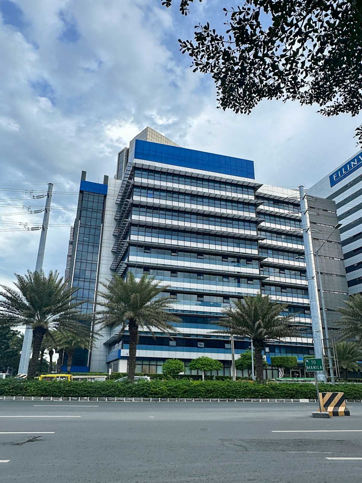 9/F, Filinvest One Building, Northgate Cyberzone, Alabang-Zapote Road, (corner Northgate Avenue, Filinvest City, Alabang) - Regus