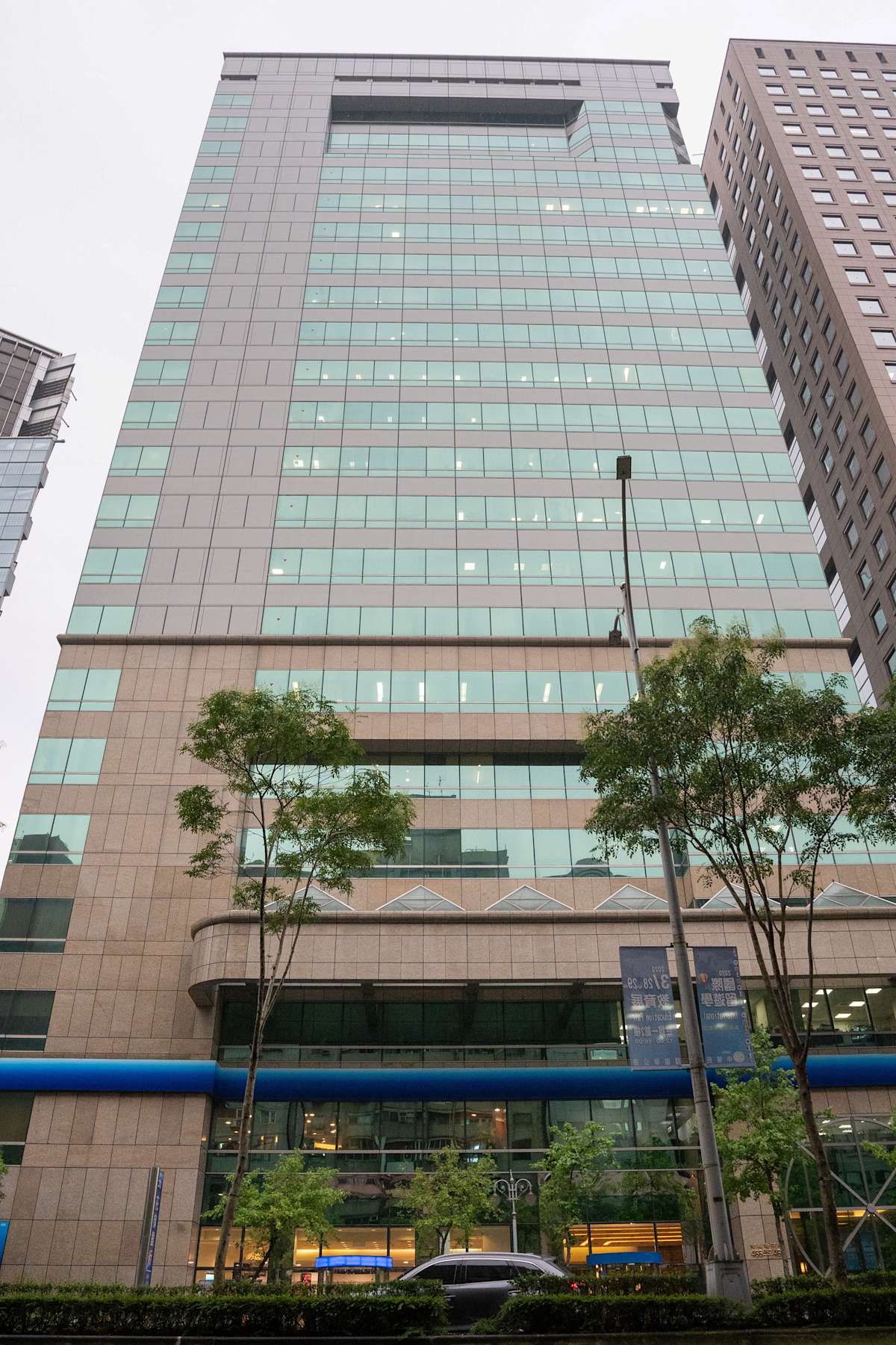 Hsin Ji Building, 18/F, Sec. 4, 460 Xinyi Road, Xinyi District - Regus
