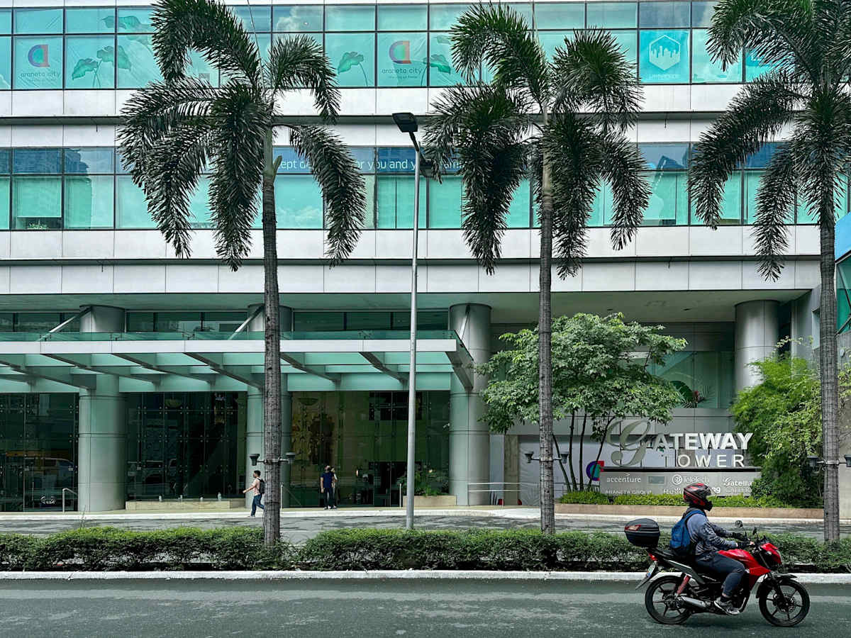 5/F, Gateway Tower, Gen. Roxas Avenue, Gen. Aguinaldo Avenue, Araneta Center, Cubao - Regus