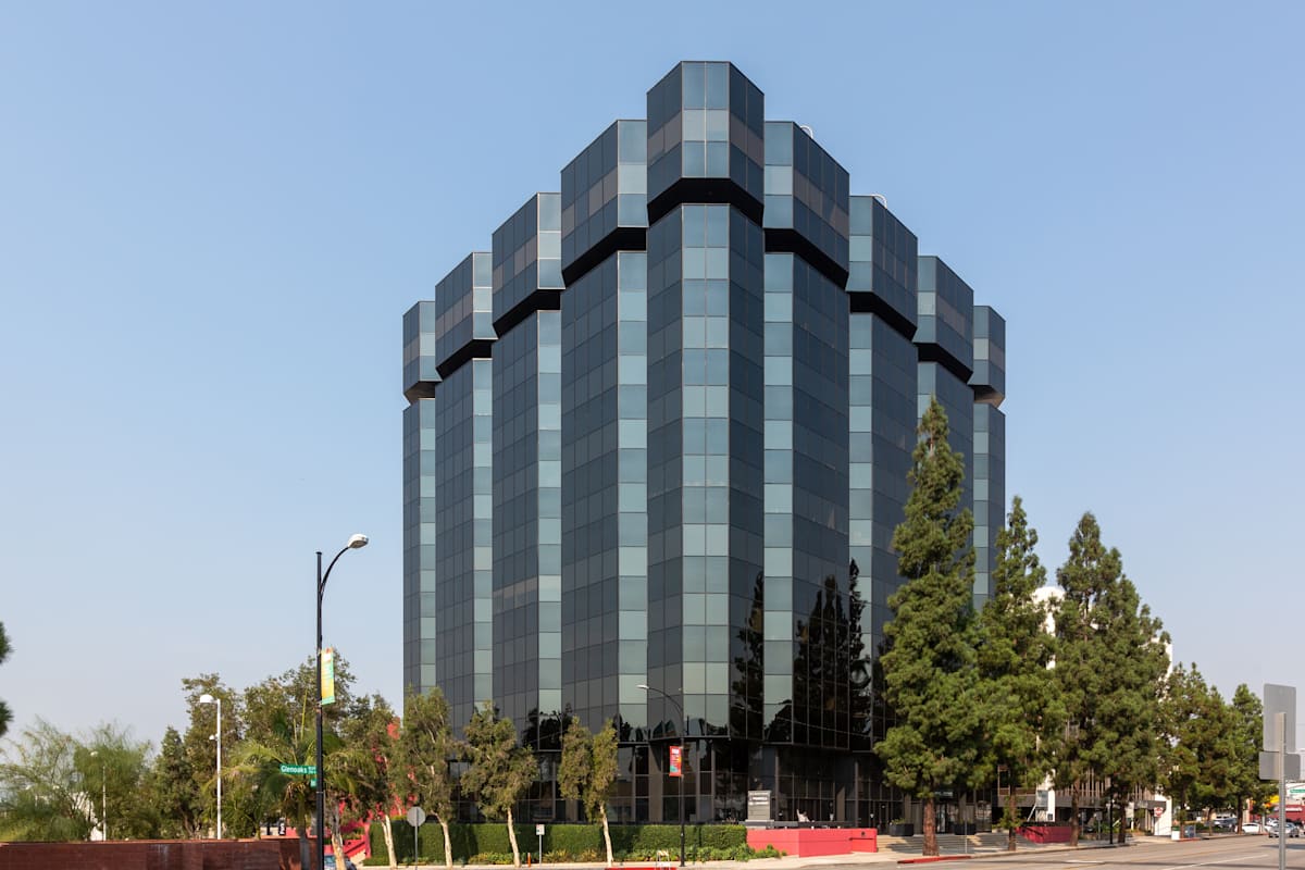 303 North Glenoaks Blvd
