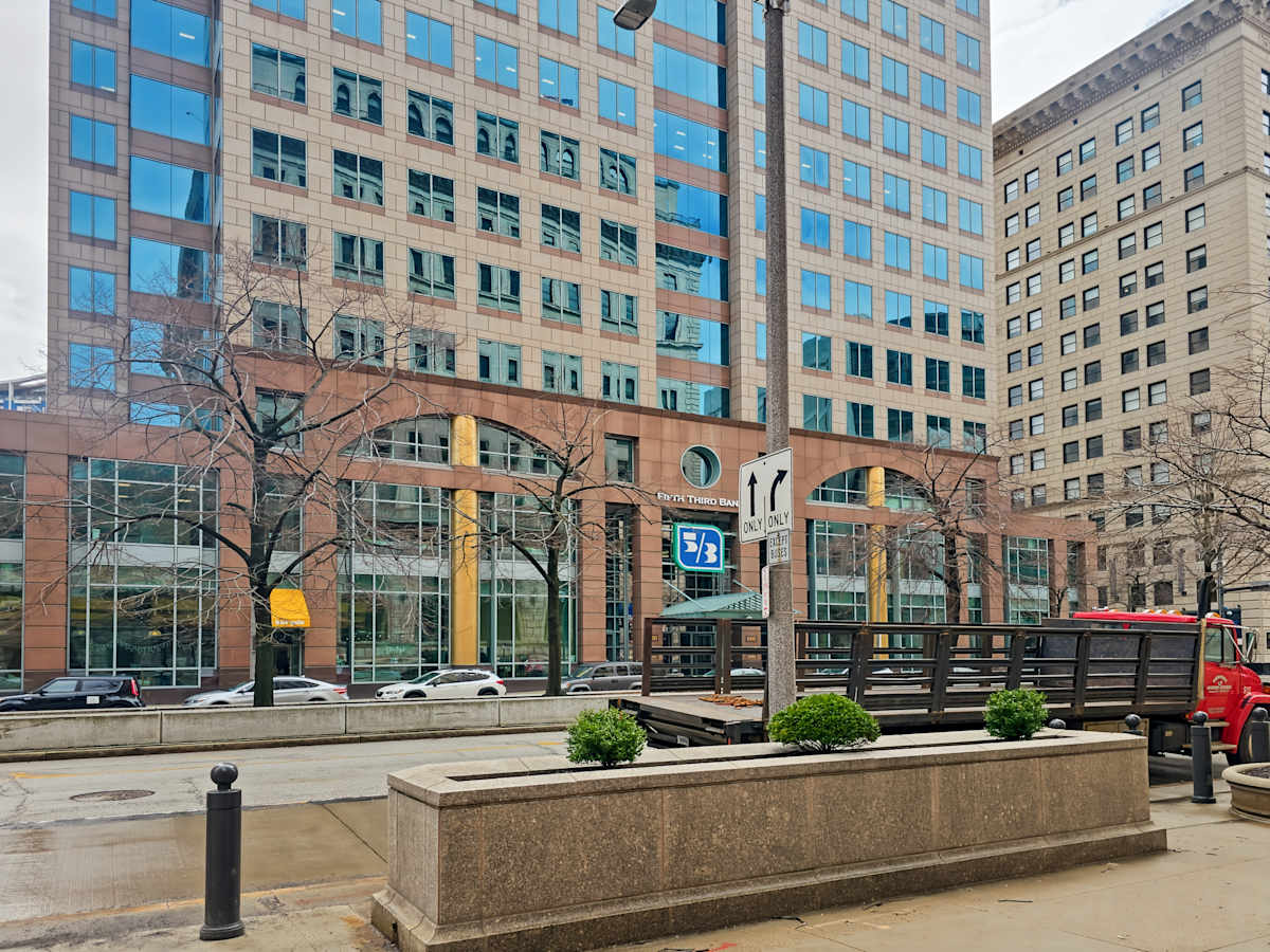 Expansive · Superior Avenue East