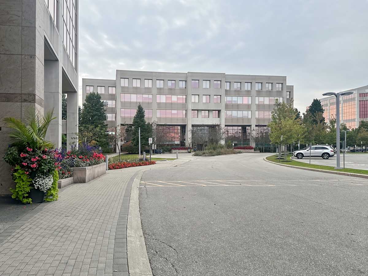 15 Allstate Parkway, 6th Floor - Regus