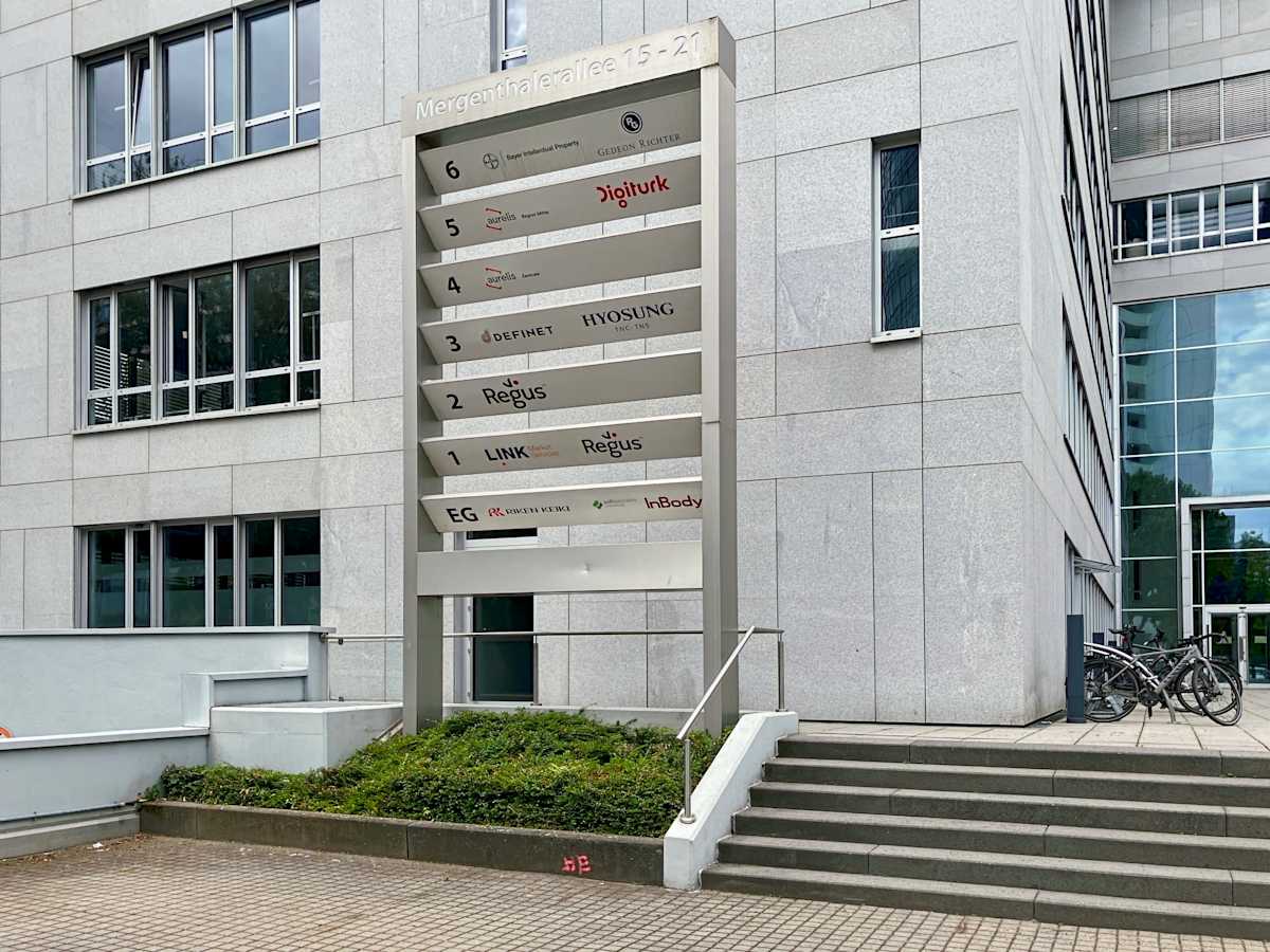 Mergenthalerallee 15-21 - IWG (Regus)
