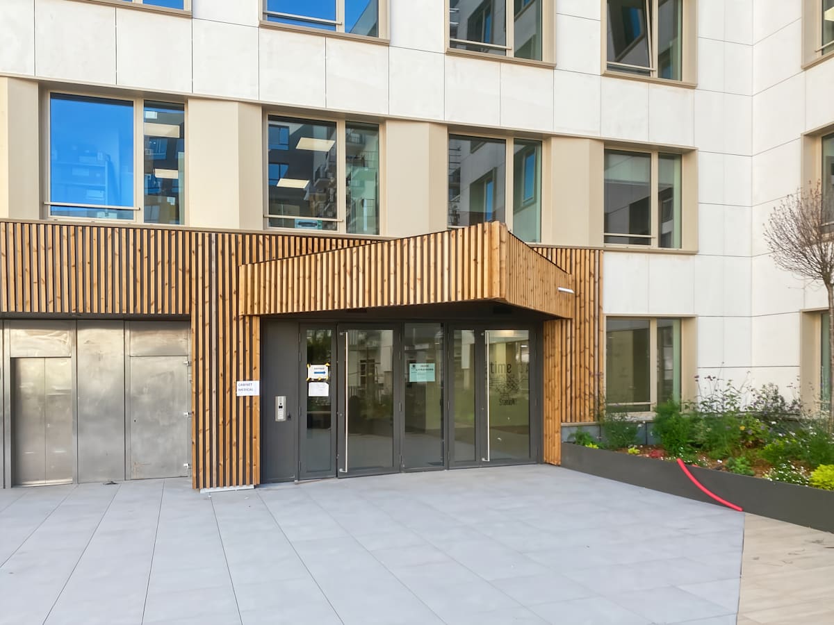 1 Rue Georges Stephenson - Stop & Work