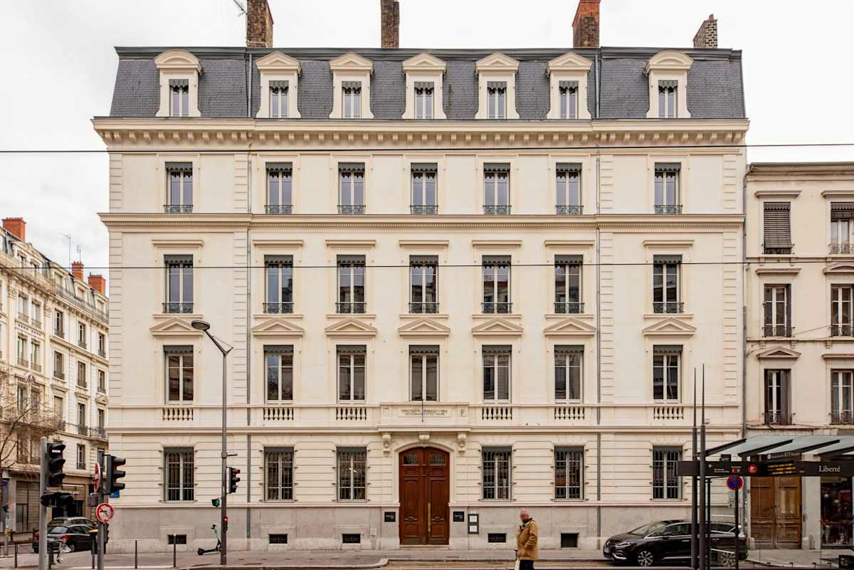 41 cours de la liberte - Signature