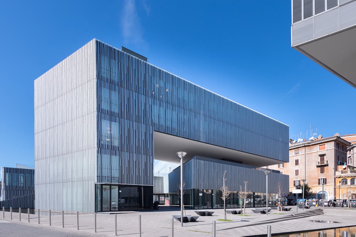 Piazza Carlo Magno n.21 - Regus