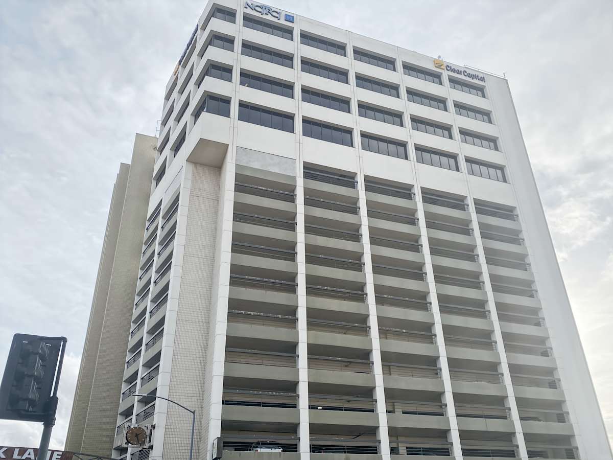 E 2nd Street