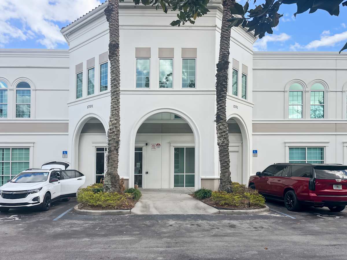 Regus · Park Center Dr
