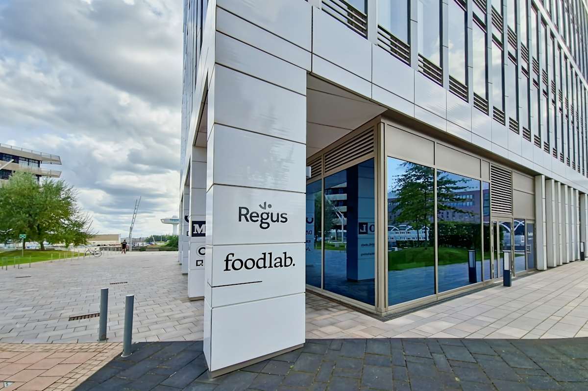 Signature by Regus Watermark,Überseeallee 10 - Signature
