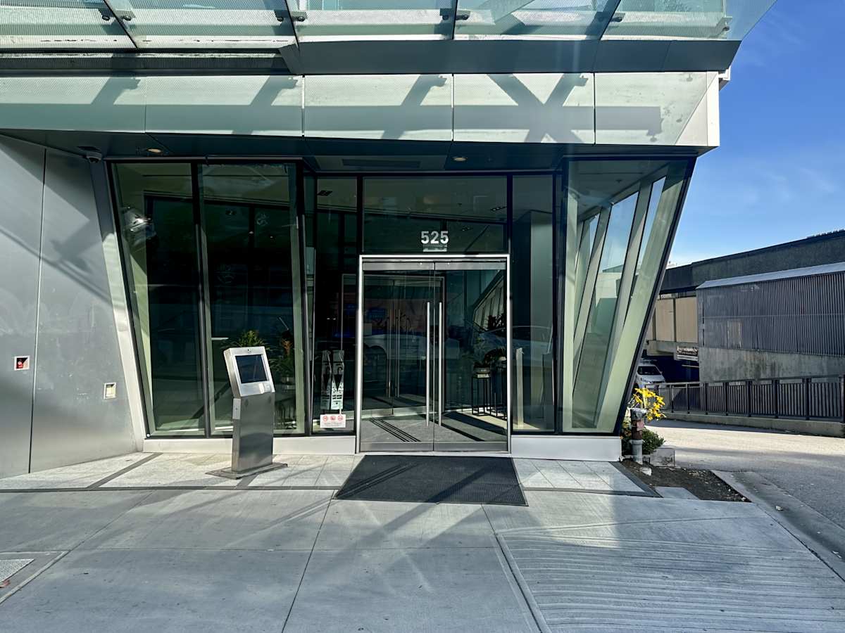 800-525 West 8th Avenue - Spaces