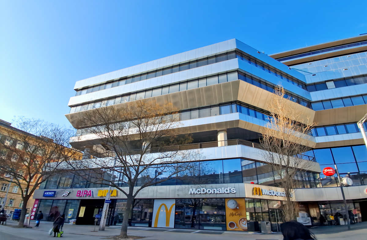 Julius-Tandler-Platz 3 - Spaces
