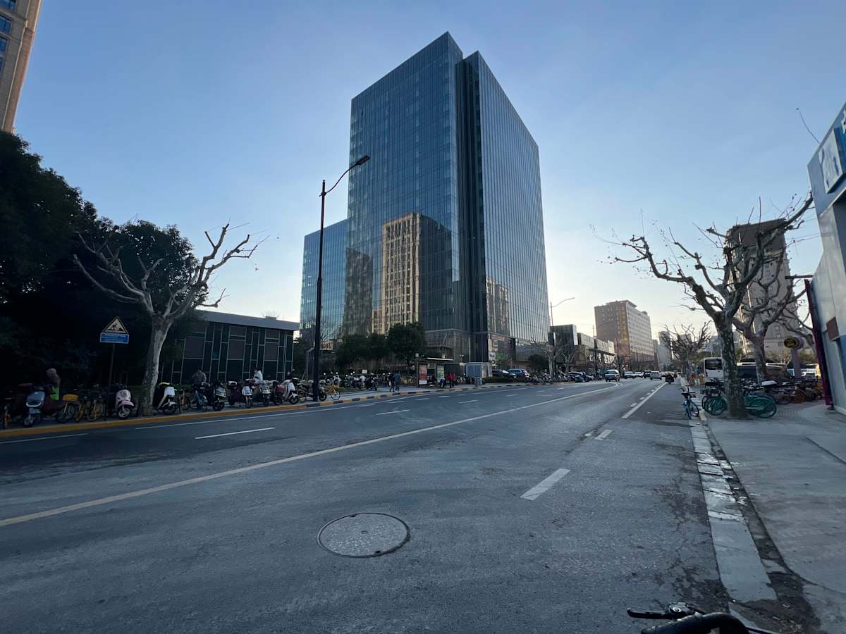 Lane 339, Tongpu Road, Putuo District,21st Floor, Building 1 - Regus
