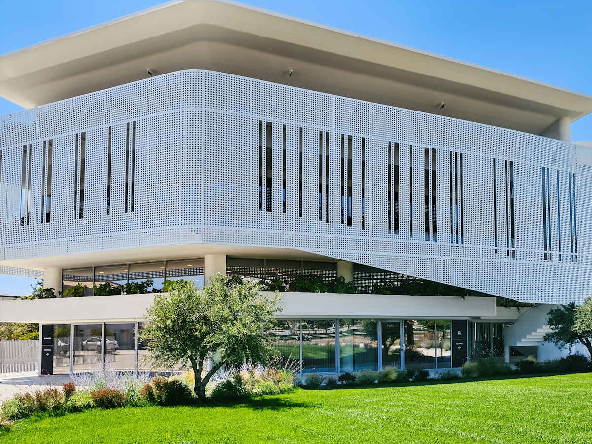 Leof. Vouliagmenis 602, Argiroupoli - Spaces