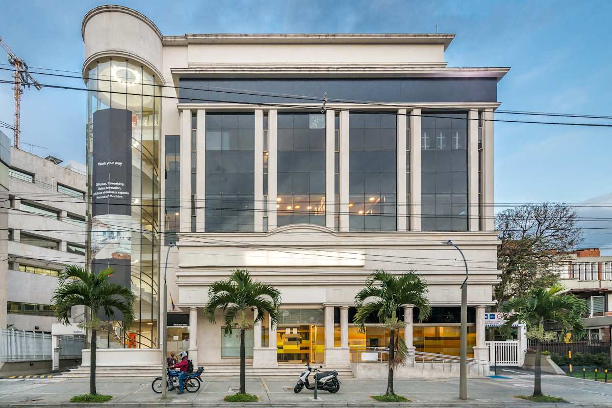 Carrera 43A # 11A-44,Pisos 2,3 y 4,Manila, Poblado Medellin - Regus