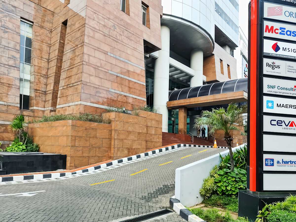 Jl. Pemuda No.60-70 - Regus
