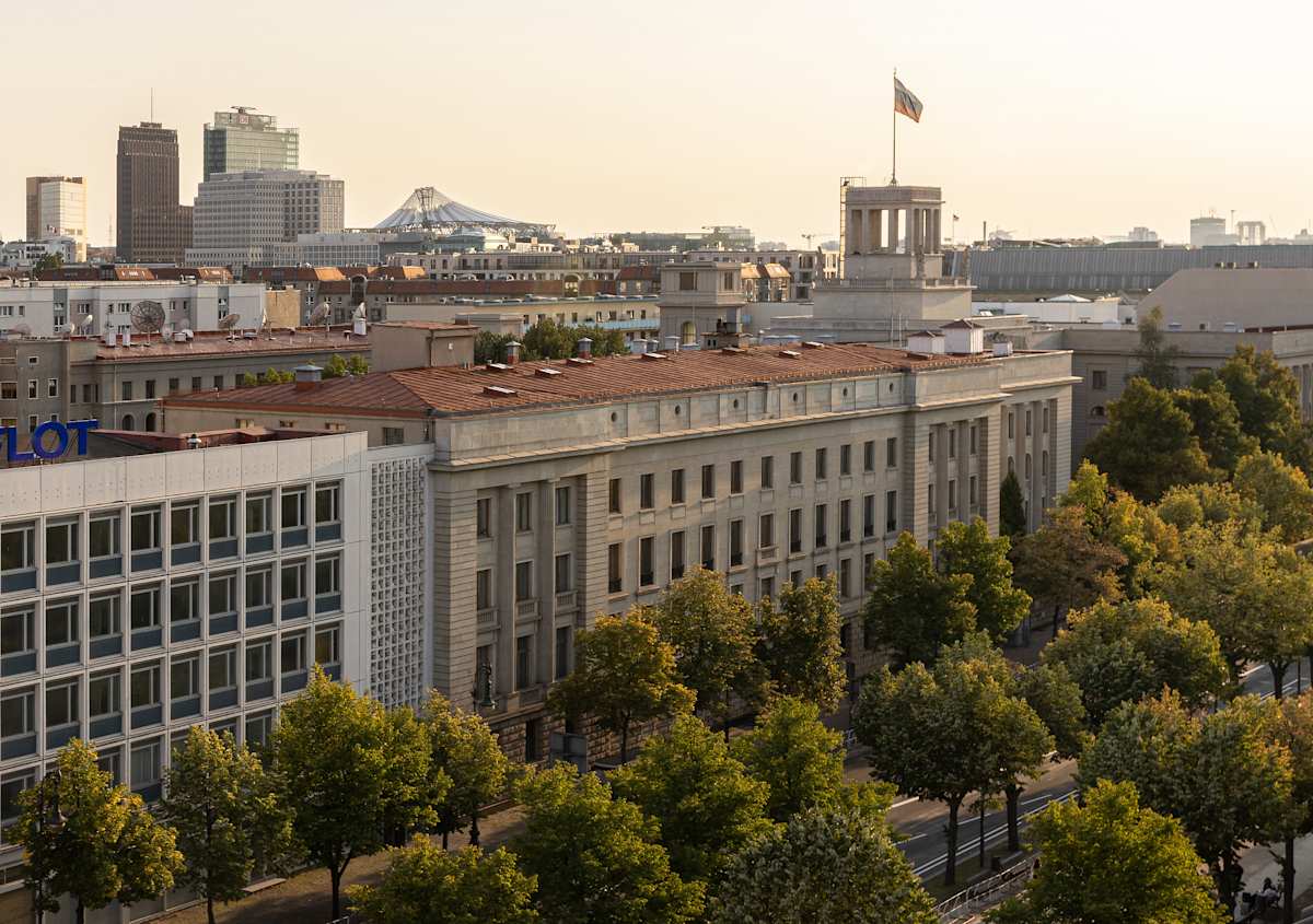 Unter den Linden 40 - Signature